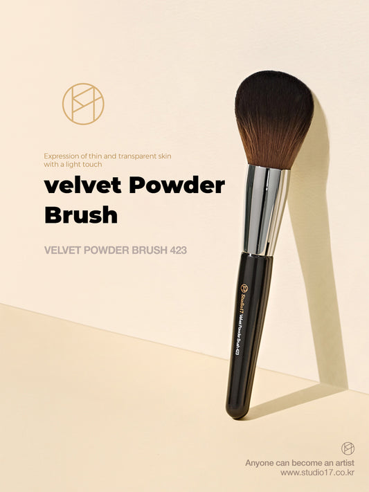 Studio 17 Velvet powder brush 423