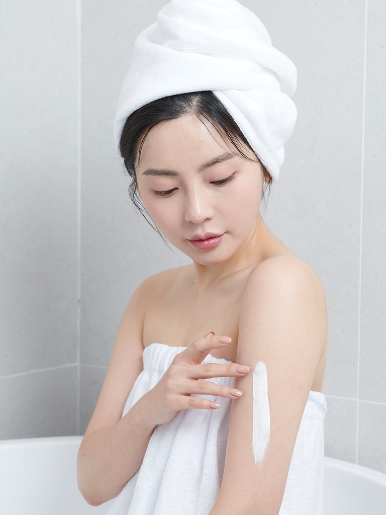 BOM LIGHT ON in Shower Body Tone up