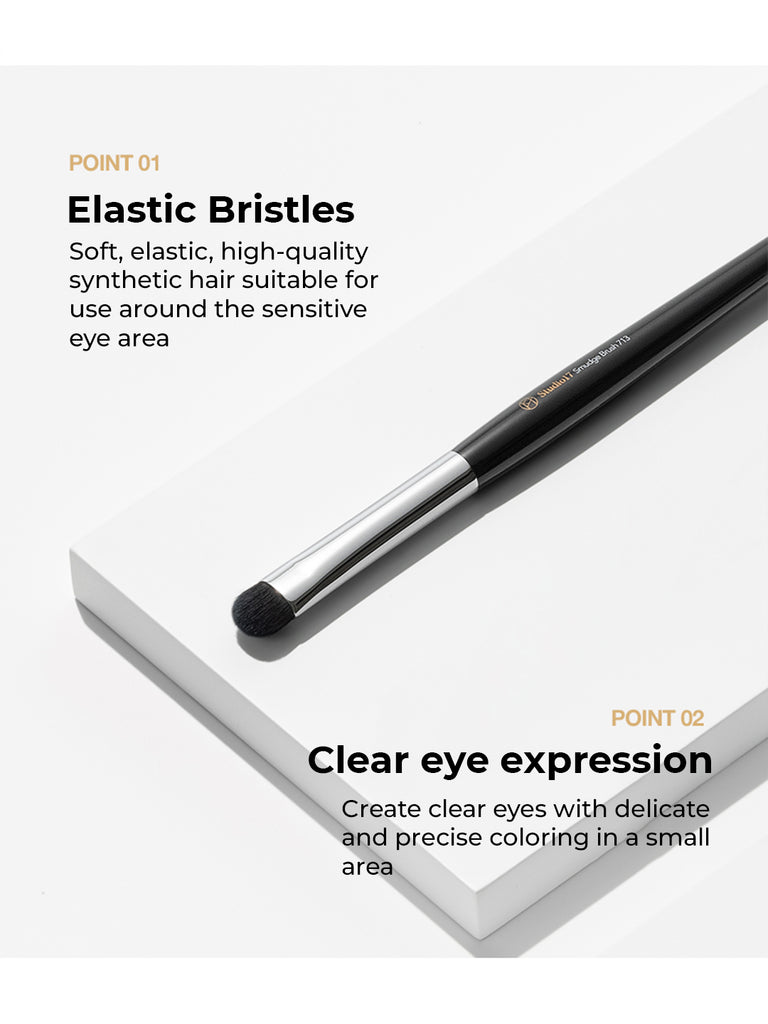 Studio 17 Point eye smudge brush 713