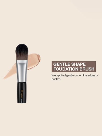Studio 17 Foundation brush 823