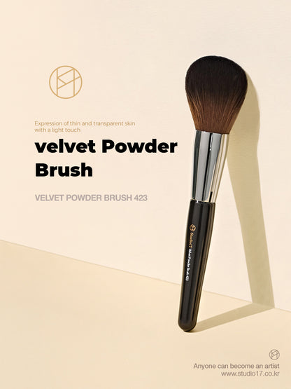 Studio 17 Velvet powder brush 423