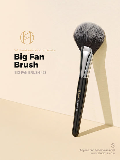 Studio 17 Big fan brush 453