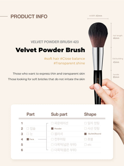 Studio 17 Velvet powder brush 423