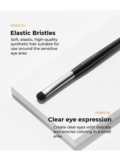 Studio 17 Point eye smudge brush 713