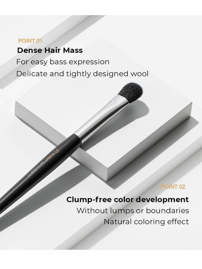 Studio 17 Base eyeshadow brush 711