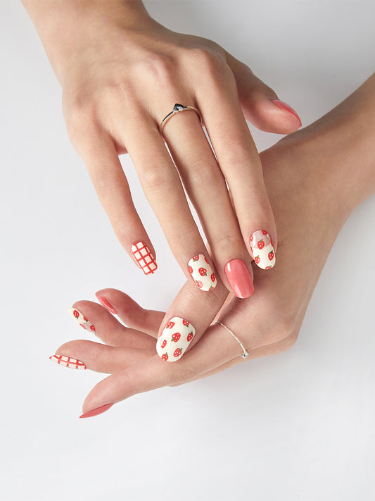 DASHING DIVA GLAZE A294 Strawberry